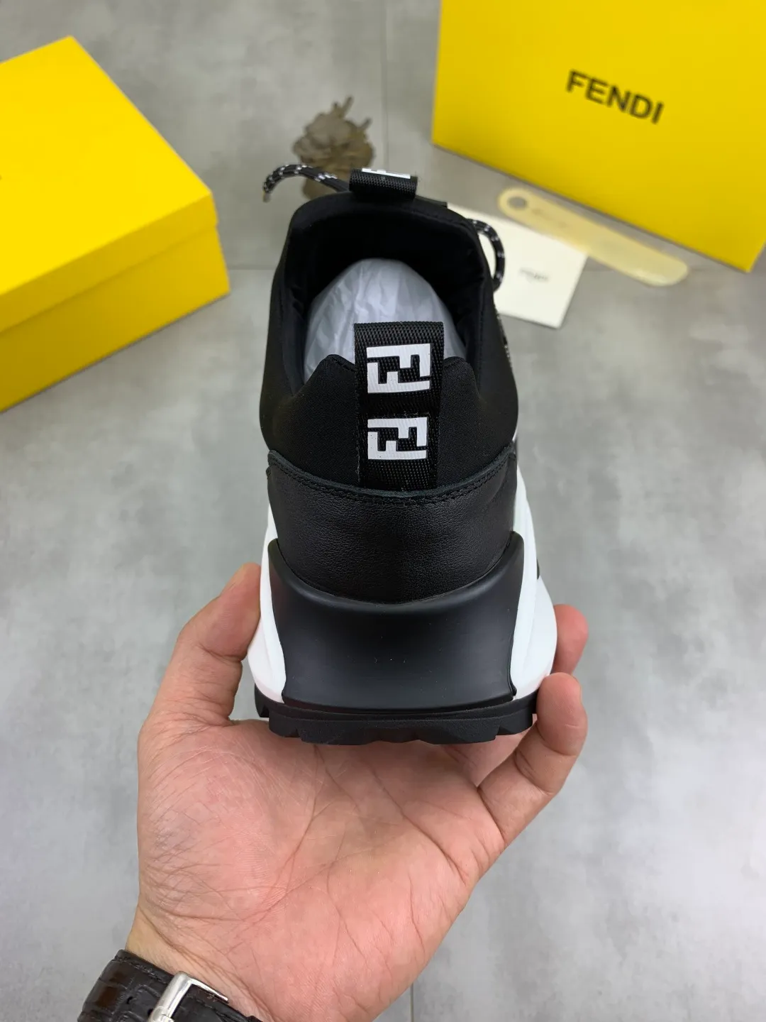 ​Men's shoes 💰P440 💰【New】Little monster 🆘 New FENDI 🕶️🕶️Simple routing effect, showing an elegant and cool driving shoe 🎬Using imported calfskin + first-layer pigskin lining🐂Excellent material🎬Detailed workmanship 🤗Comfortable foot feel➰➰. ​Pair it with any outfit to show your taste and temperament, low-key luxury ♻️Design ​simple and elegant ​noble and fashionable 🍃​Very loved and favored by trendy men 💓❤️Size: 38-44 (45 customized) 3️⃣ colors available